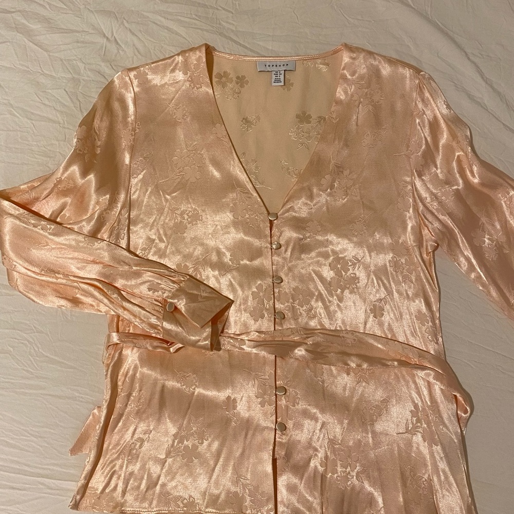 TOPSHOP- Satin blouse with buttons and belt -NWT